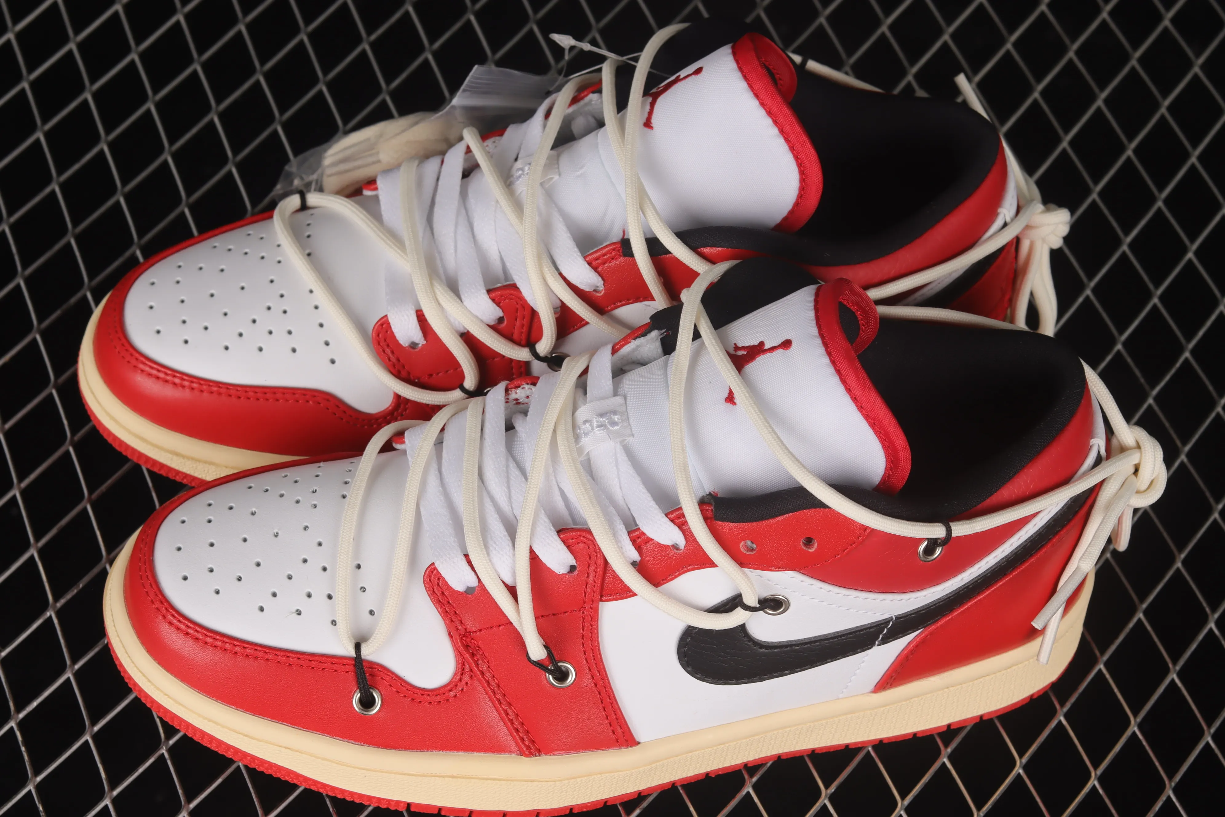 All categories Air Jordan Jordan series basketball shoes Air Jordan 1 Low Z version Air Jordan 1 Low AJ1 Joe 1 customized version Vibe flavor deconstruction Sports culture basketball shoes 553558-118